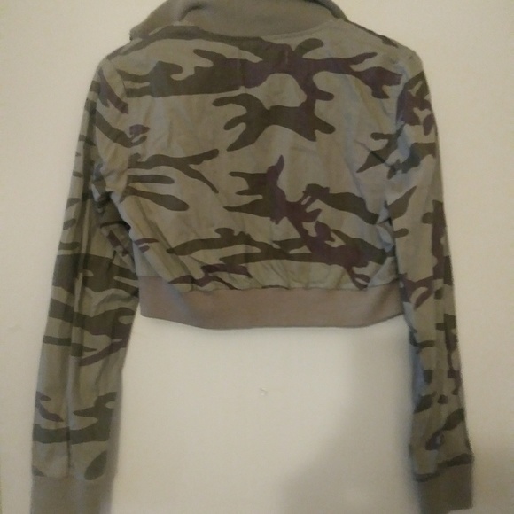 Camouflage Jacket. - Picture 5 of 5